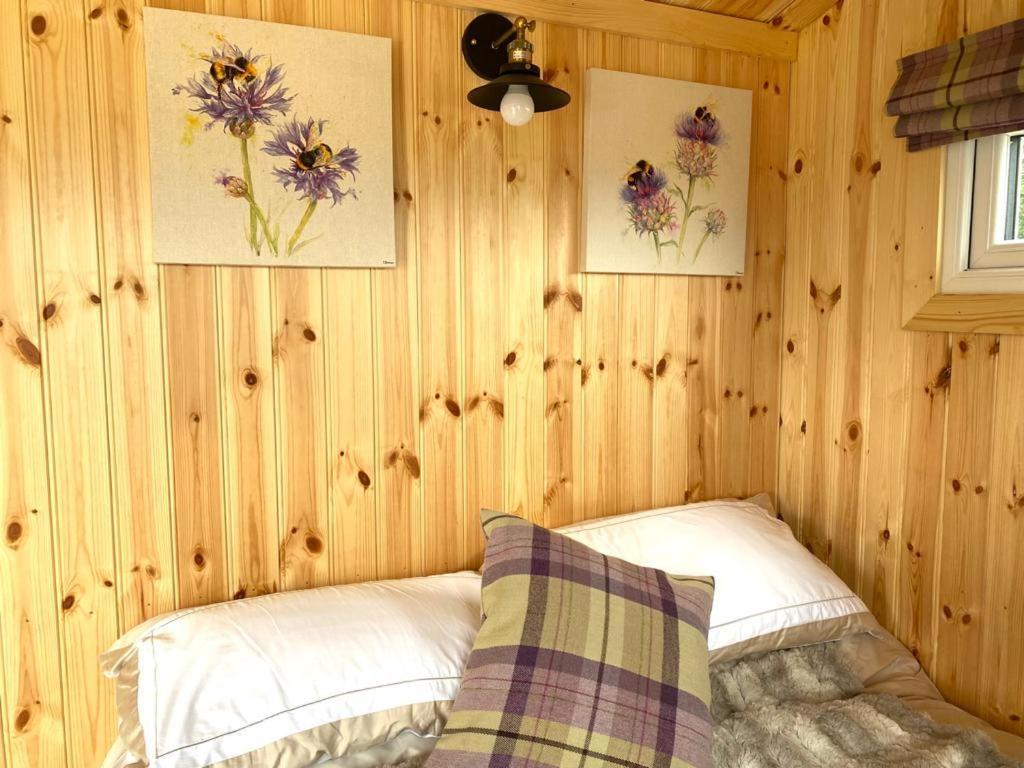Дом отдыха Remarkable Shepherds Hut In A Beautiful Location Перт